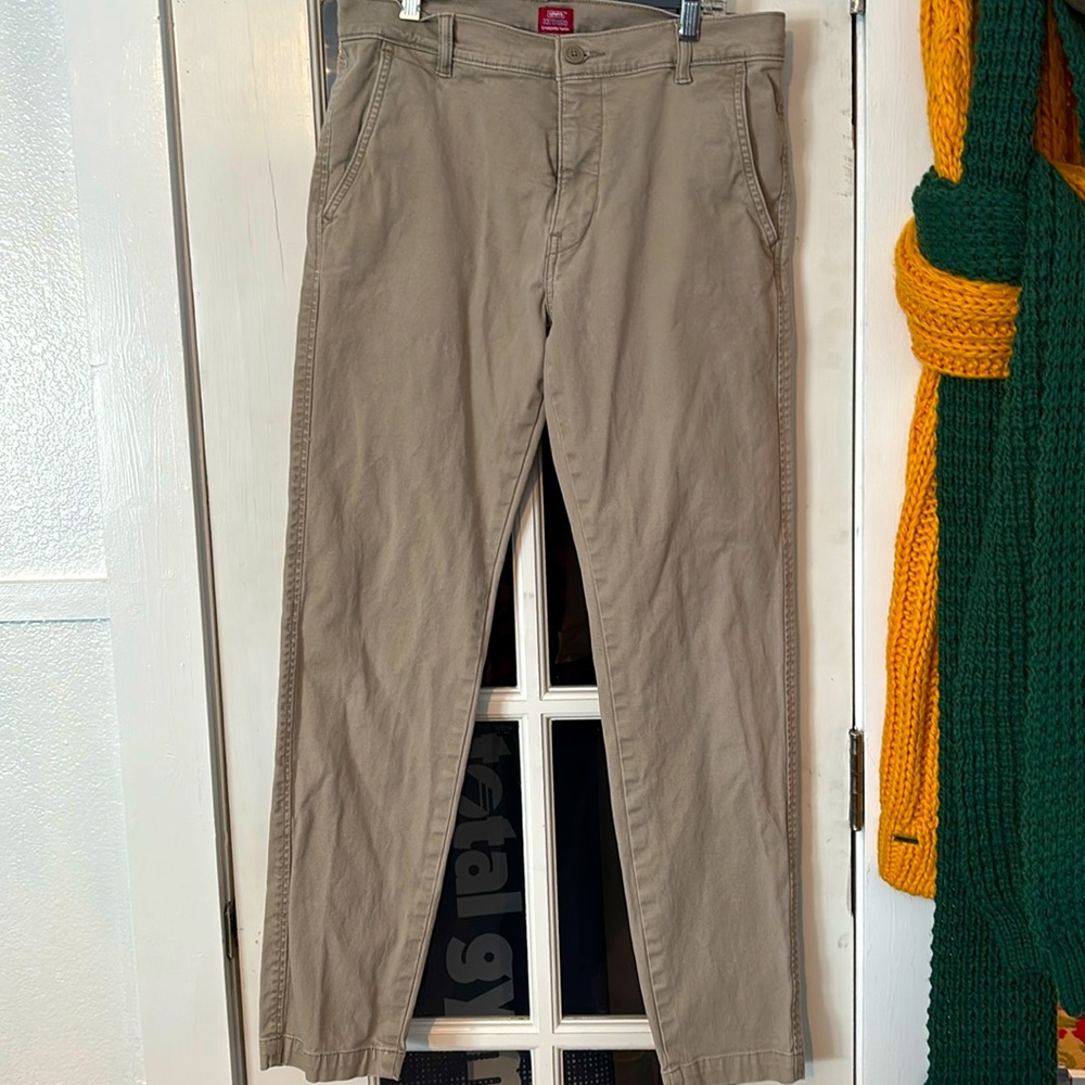 30x32 Levi chinos standard taper beige khaki